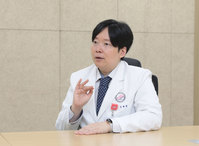 “계단 오르기 힘들면 단순 노화 아냐… 근육병, 조기 진단이 삶의 질 좌우”