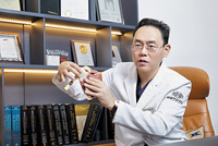 "찢어진 어깨 힘줄, 꿰매는 게 능사 아냐… 수술 없이 재생 도와..