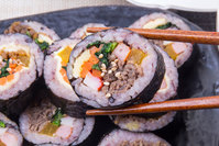 남은 김밥 멀쩡해 보여도, ‘이 상태’면 먹지 마세요