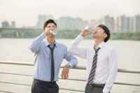 “신장 망가지고 혈압 솟구쳐” 에너지 음료 마시면 안 되는 사람은?