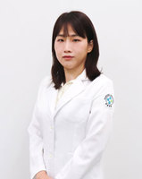 [의학칼럼] '소리없는 뼈 도둑' 고위험 골다공증, 골형성촉진제 치료가 도움